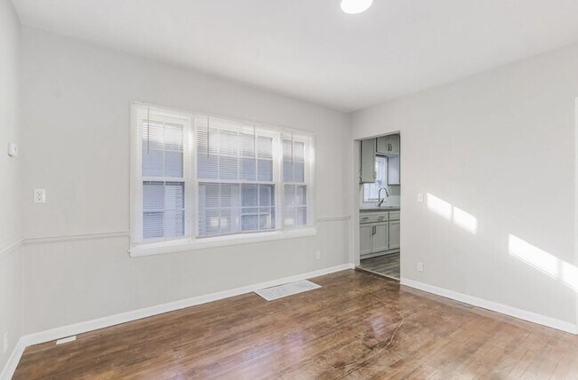 Building Photo - Charming 3 Bed Home in Kansas City with Sp...