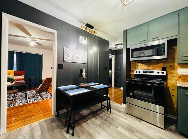 Building Photo - Rustic Spacious 2BR 1BA-Free WIFI with W/D...