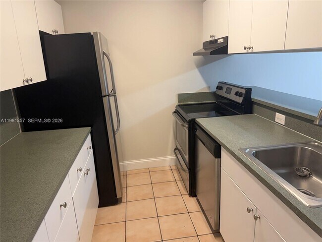 Foto del edificio - 10700 SW 108th Ave