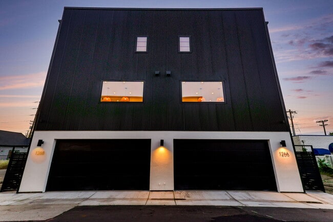 Building Photo - 1266 Oregon St