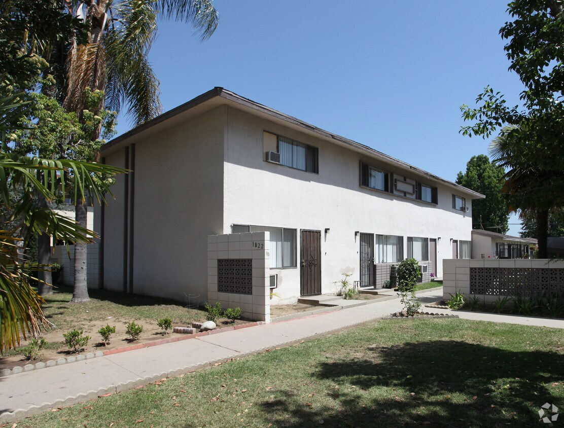 Building Photo - 1822 E Grovecenter St