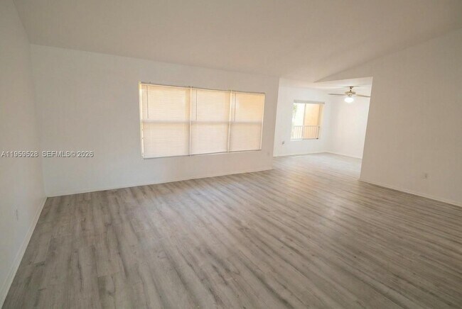 Foto del edificio - 2420 NW 33rd St