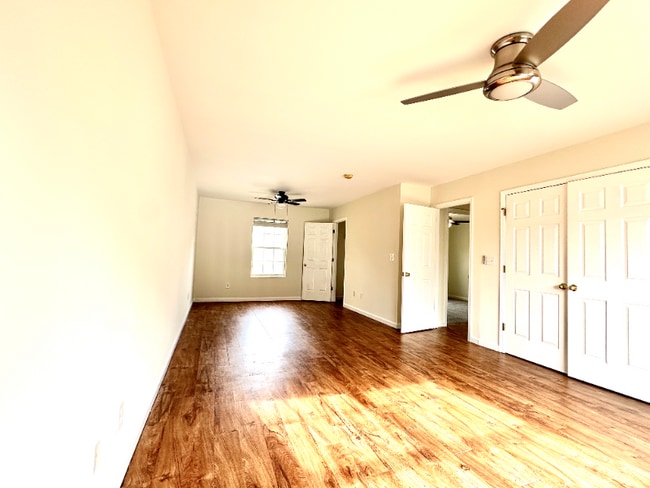 Building Photo - 1419 Burgess Ln