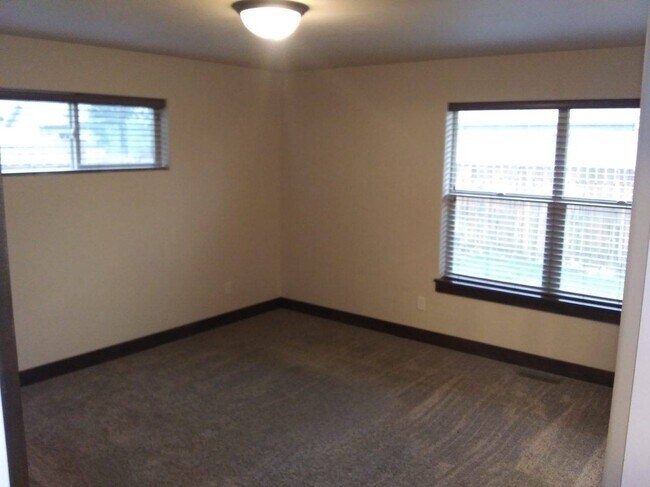 Foto del edificio - 895 Longbow Ln