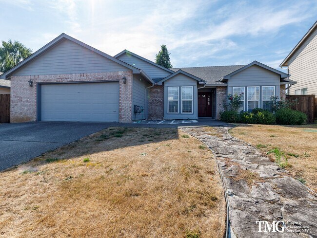 Foto del edificio - Charming Home Backing to Greenbelt, Near Lacamas Lake and Local Amenities