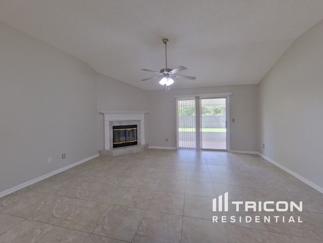 Building Photo - 2640 Glenhaven Dr
