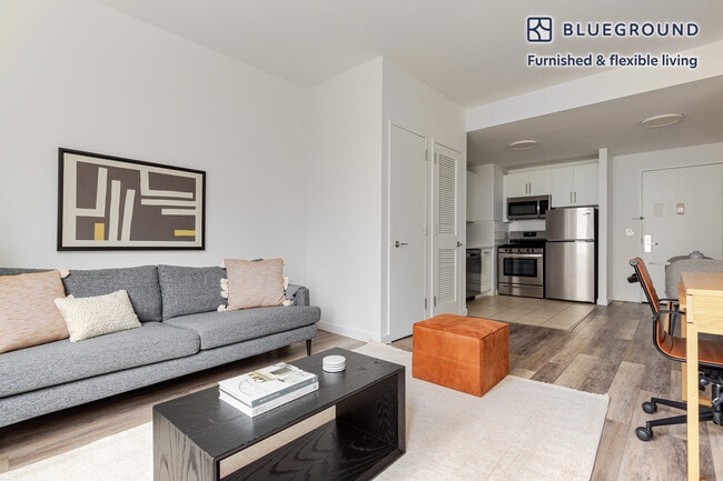 Building Photo - 556 3rd Ave