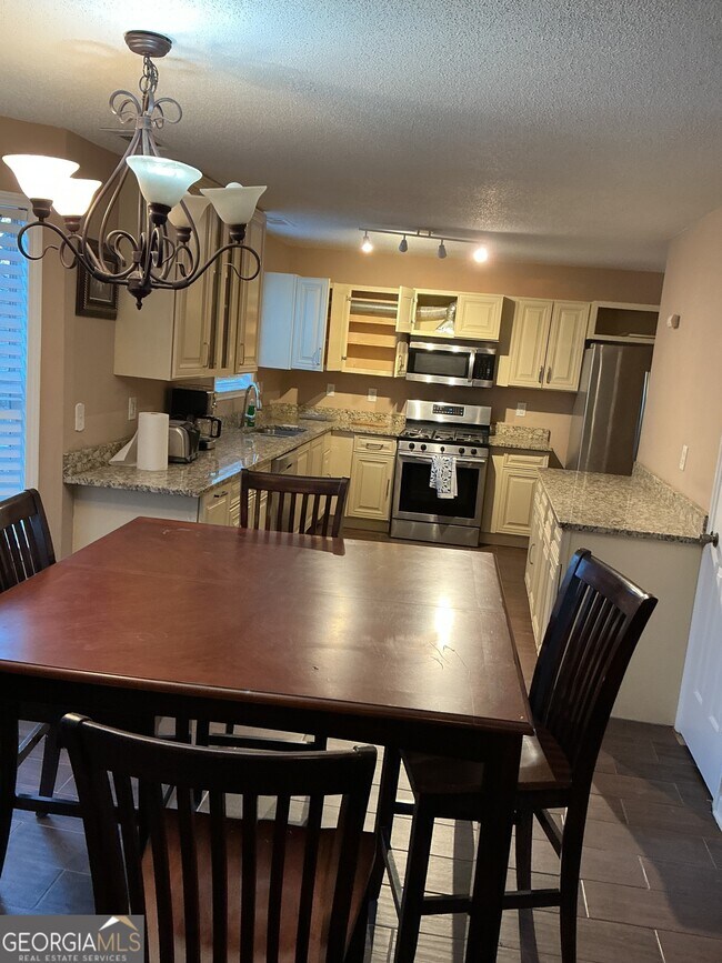 Building Photo - 7542 Mountain Creek Bluff