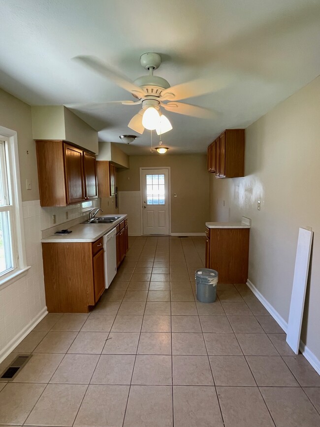 KITCHEN - 4719 Homewood Dr