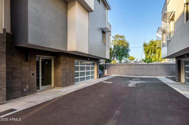 Building Photo - 4525 N 40th St