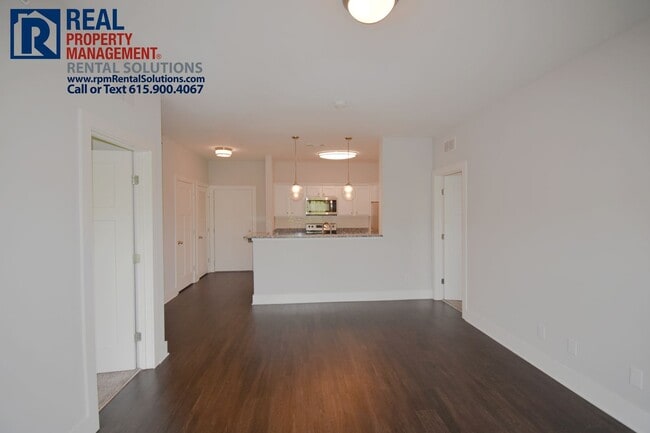 Building Photo - Stunning 3rd floor beautiful & modern condo just $1495/mo! Washer/dryer included!