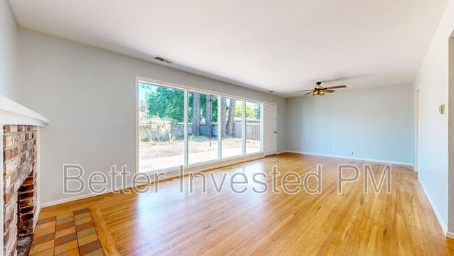 Building Photo - 3241 Montgomery Dr