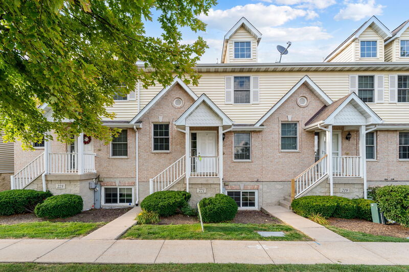 Foto principal - 221 W Cortland Center Rd