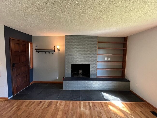 Building Photo - 247