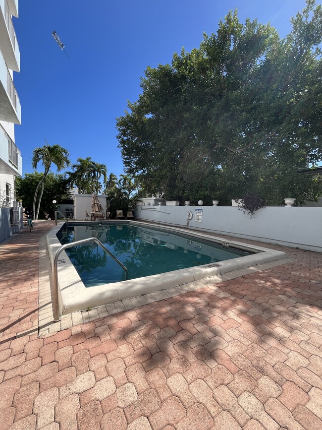 Building Photo - 2900 Banyan St