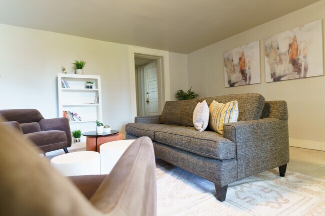 Living Room - 1411 College St