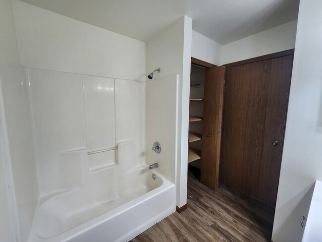 2 habitaciones | 1,5 baños - Dane Townhomes
