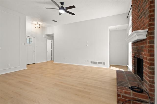 Foto del edificio - 6808 Cedar Shadow Dr