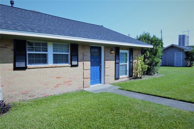 Building Photo - 9775 Pine Lake Dr