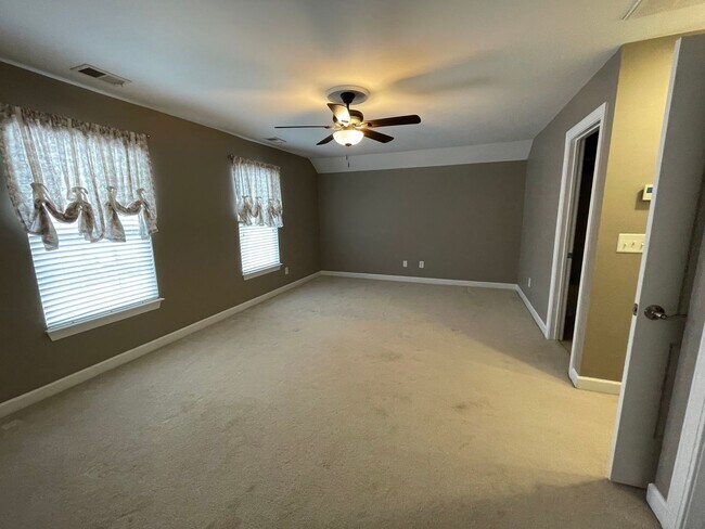 Foto del edificio - Beautiful 4 bedroom/3 bath home in Market ...