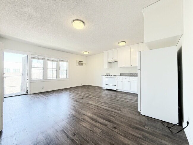 Foto del edificio - 2926 1/2 Dalton Ave