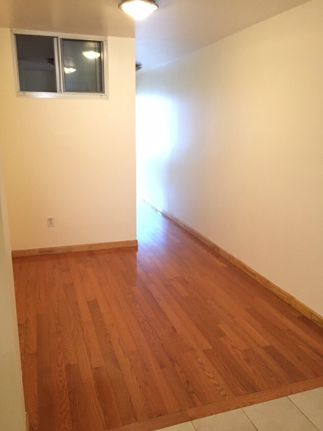 Foto principal - 146 E Broadway