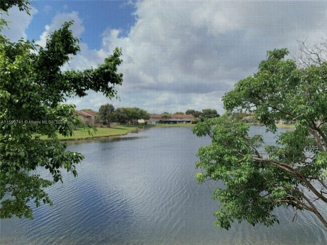 Foto del edificio - 3711 NW 95th Terrace