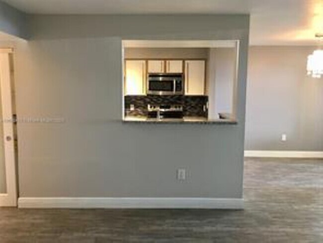 Foto del edificio - 2445 NW 33rd St