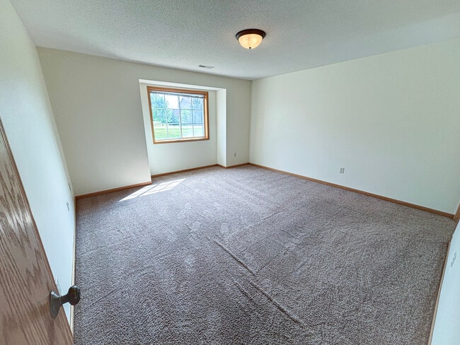 Building Photo - 5562 165th St E