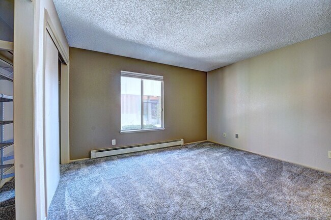 Foto del edificio - 1155 Lakeside Dr