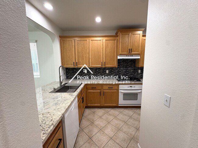 Foto del edificio - A Wonderful 3bd/2.5ba Natomas Home with Garage!