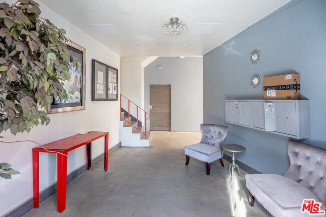 Foto del edificio - 5831 Carlton Way