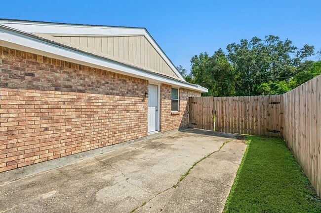 Building Photo - 369 Pat Dr
