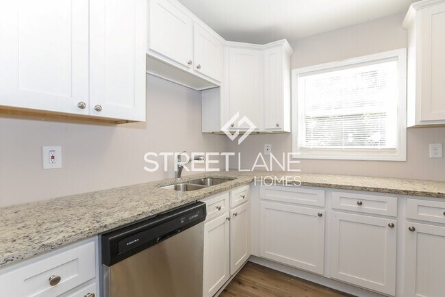 Foto del edificio - REDUCED! - NOW OFFERING $1000 OFF FIRST FU...