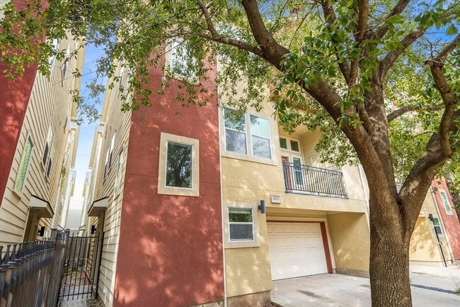 Photo - 1033 W 23rd St Apartment