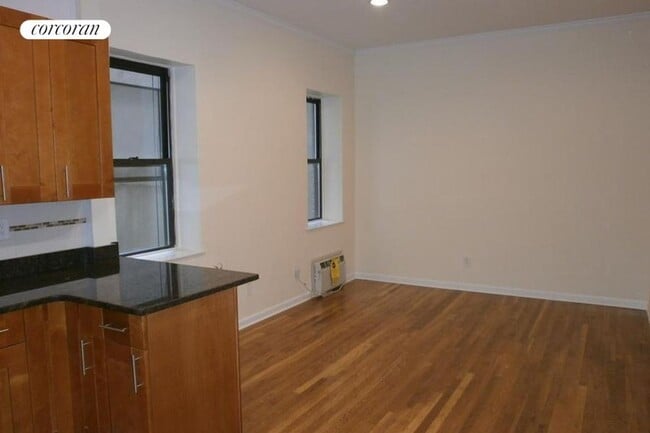 Building Photo - 152 E 35th St