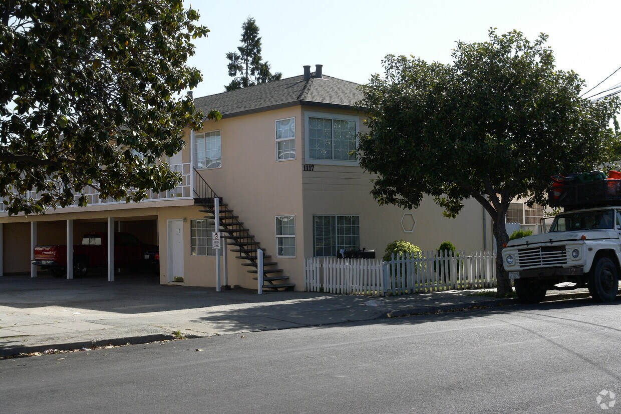 Building Photo - 1117 Stambaugh St