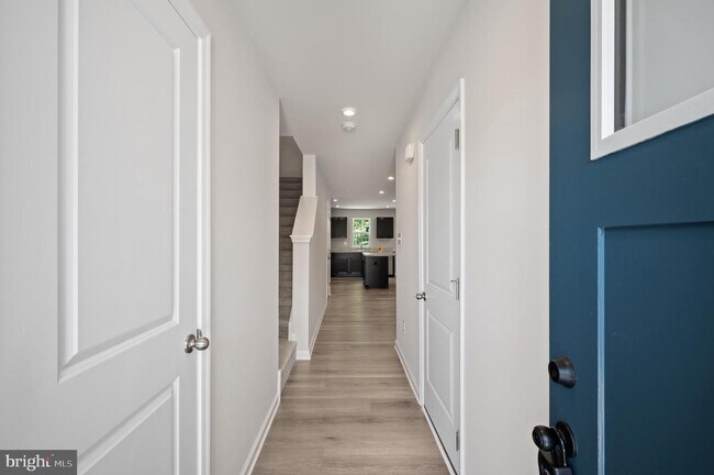 Building Photo - 5 Southwind Dr