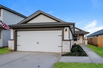 Building Photo - 5120 Saddle Clb Dr
