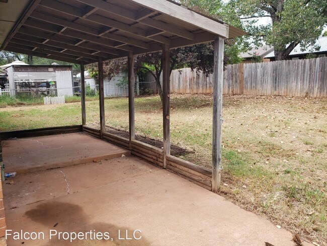 Building Photo - 3 br, 1.5 bath House - 329 Robbin Cir