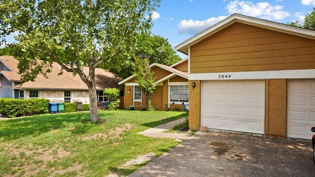 Building Photo - 3 Bedroom/2 Bath El Chapparal Subdivision