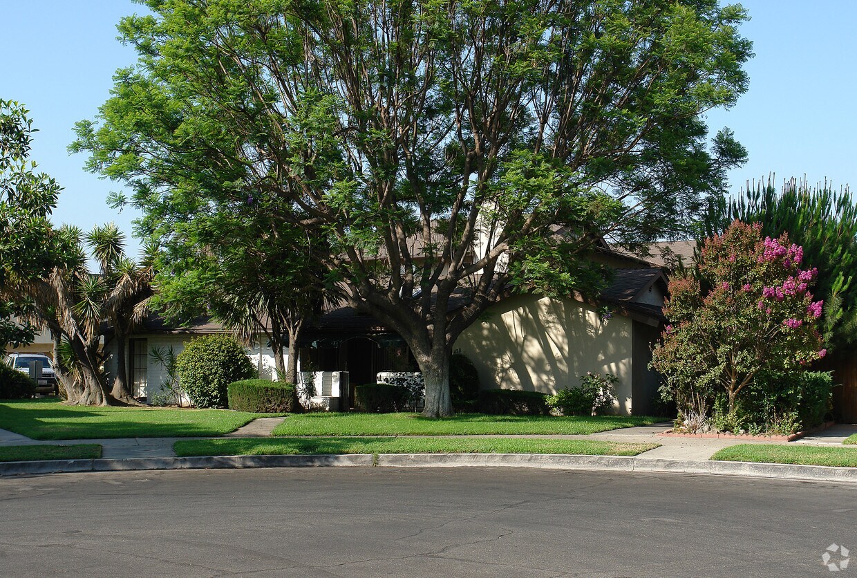 Building Photo - 428 W Tularosa Ave