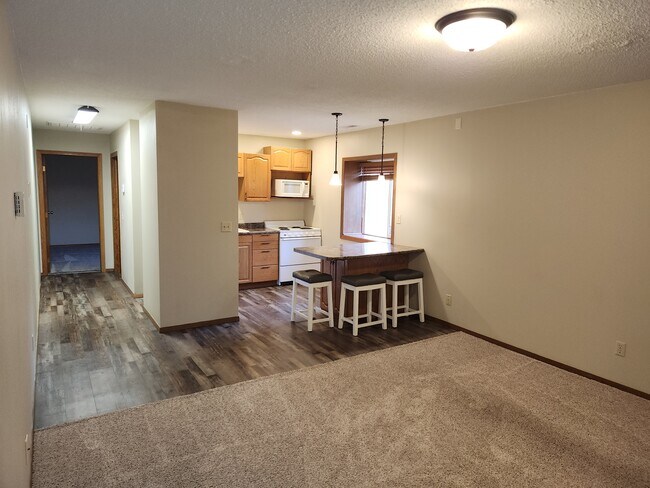 Sala de estar y cocina - 21 1st Ave SE