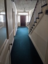 Building Photo - 412 Main St