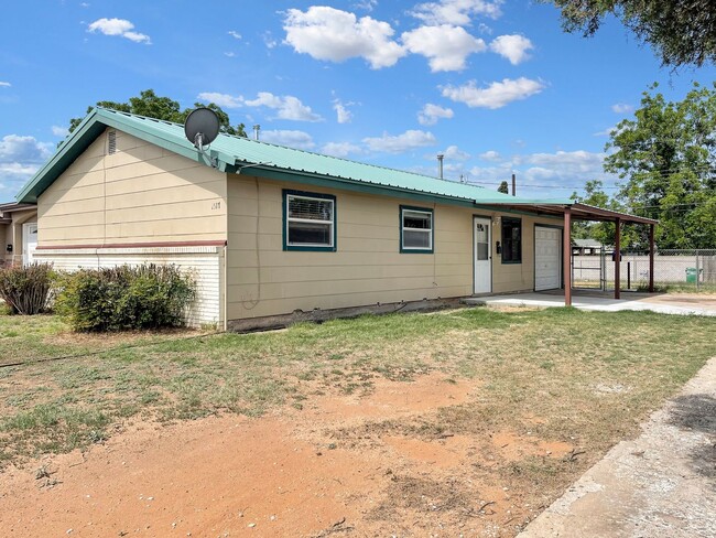 Building Photo - 1517 N Breckon Dr