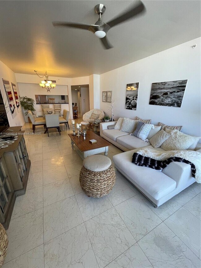 Foto del edificio - 9559 Collins Ave