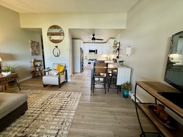 Foto del edificio - 9380 E Center Ave