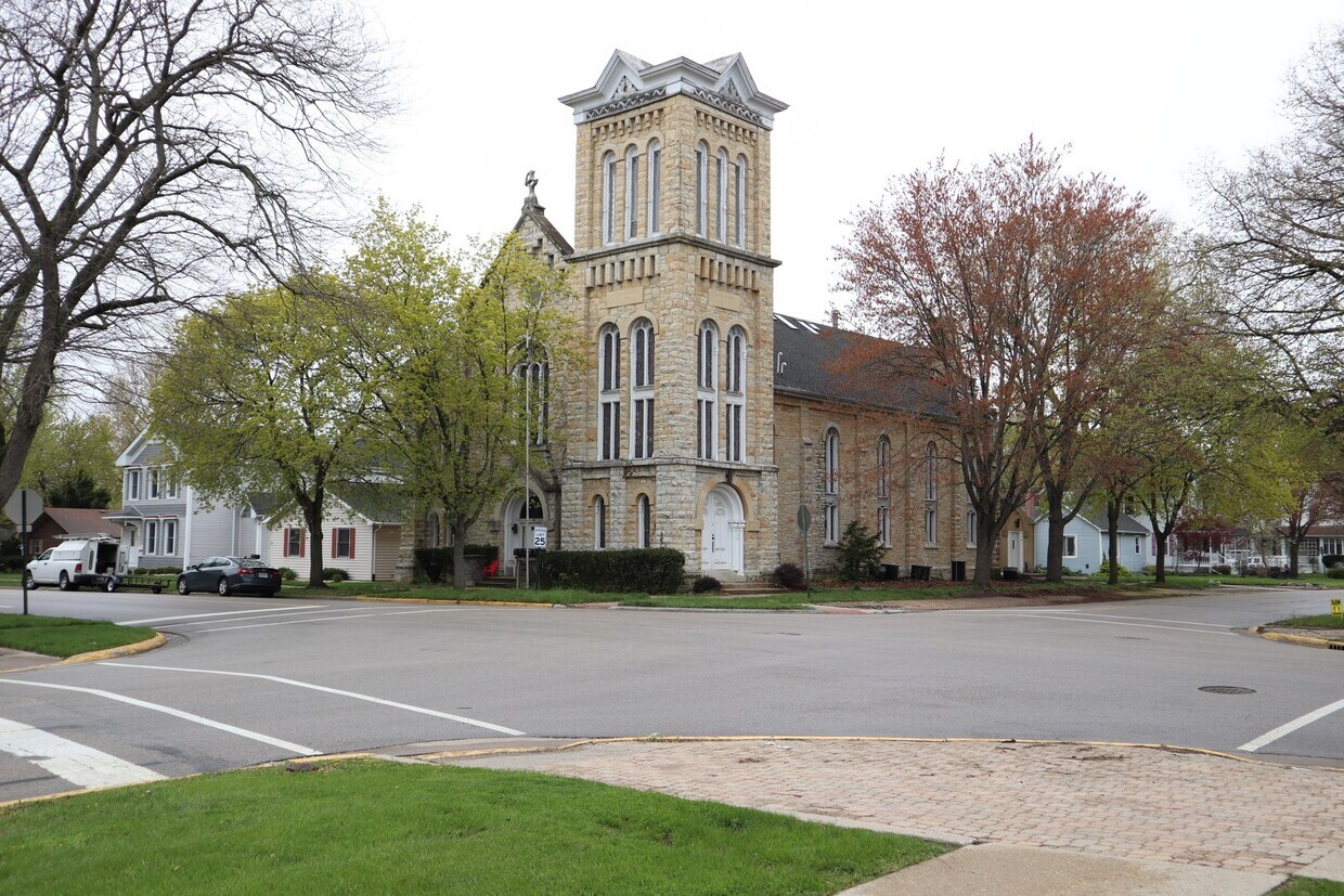 300 W Jefferson St, Morris, IL 60450 Room for Rent in Morris, IL