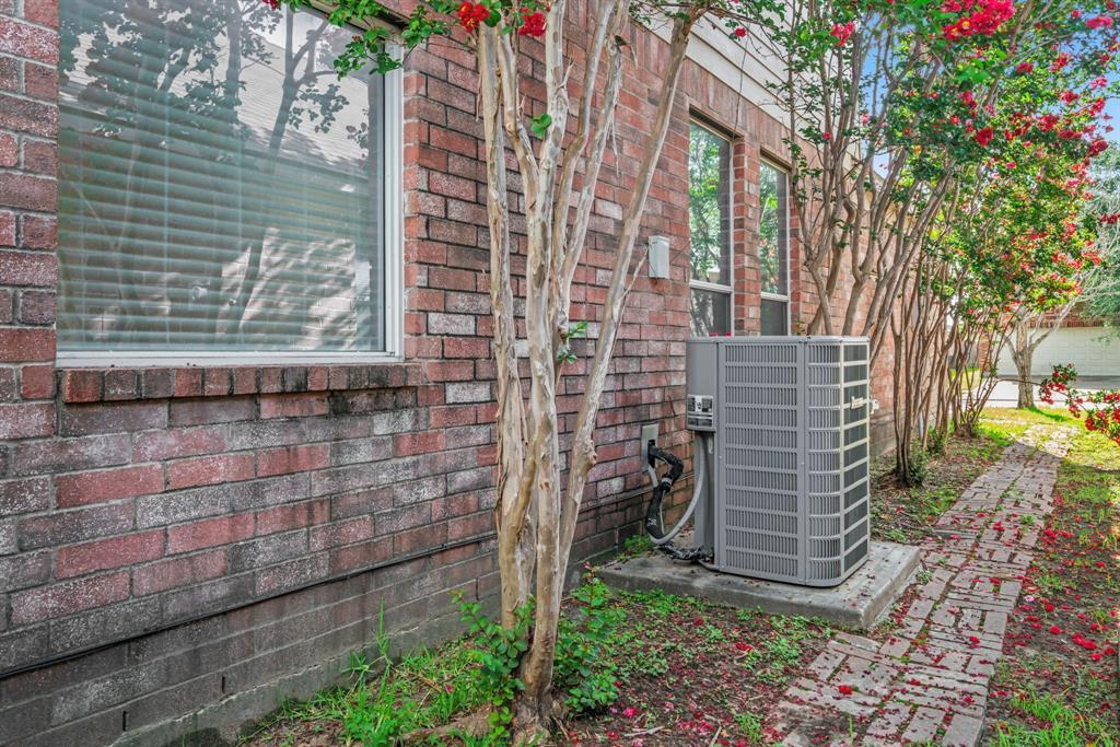 Foto del edificio - 15327 Hickory Dale St