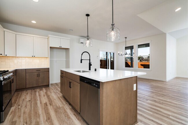 Foto del edificio - BRAND NEW 3 bedroom 2 bath in Bucko Estates
